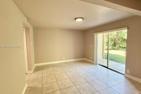 Townhouse in Coral Springs, Florida 3 bedrooms, 139.35 sq.m. № 1989944 - photo 7