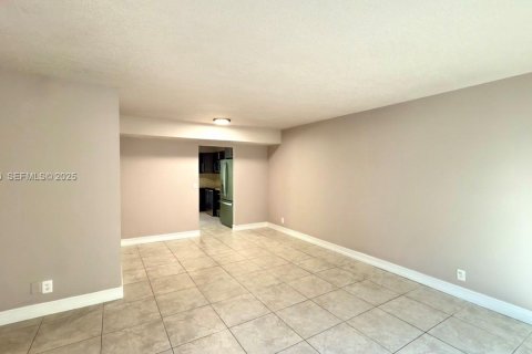 Townhouse in Coral Springs, Florida 3 bedrooms, 139.35 sq.m. № 1989944 - photo 2