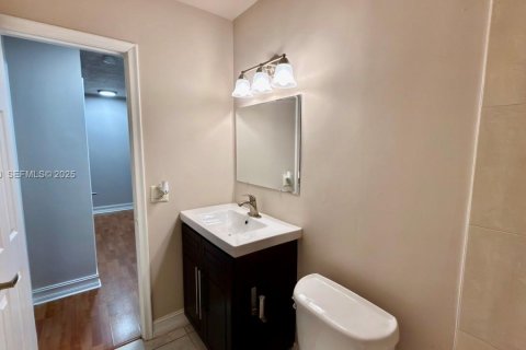 Townhouse in Coral Springs, Florida 3 bedrooms, 139.35 sq.m. № 1989944 - photo 18