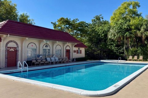 Townhouse in Coral Springs, Florida 3 bedrooms, 139.35 sq.m. № 1989944 - photo 23