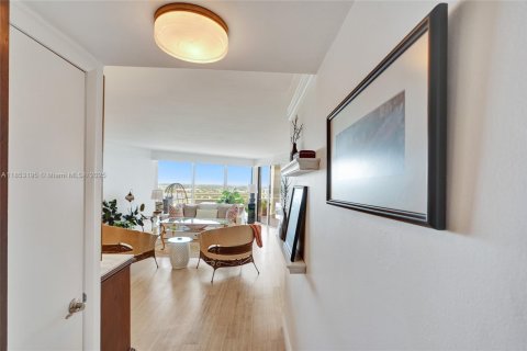 Copropriété à vendre à Miami, Floride: 2 chambres, 117.8 m2 № 1960844 - photo 4