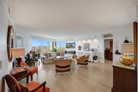 Copropriété à vendre à Miami, Floride: 2 chambres, 117.8 m2 № 1960844 - photo 6