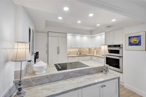 Copropriété à vendre à Miami, Floride: 2 chambres, 117.8 m2 № 1960844 - photo 11