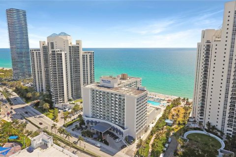 Condo in Sunny Isles Beach, Florida  № 1694665 - photo 24