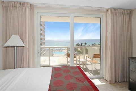 Condo in Sunny Isles Beach, Florida  № 1694665 - photo 6