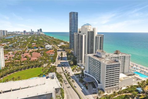 Condo in Sunny Isles Beach, Florida  № 1694665 - photo 23