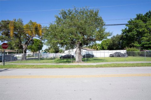 Terreno en venta en Miami Gardens, Florida № 1986662 - foto 10