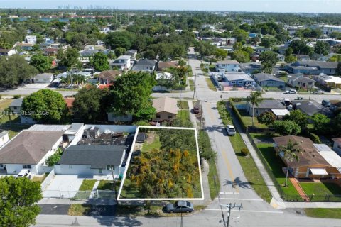 Terreno en venta en Miami Gardens, Florida № 1986662 - foto 7