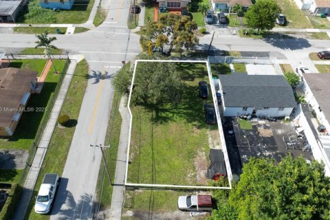 Terreno en venta en Miami Gardens, Florida № 1986662 - foto 2