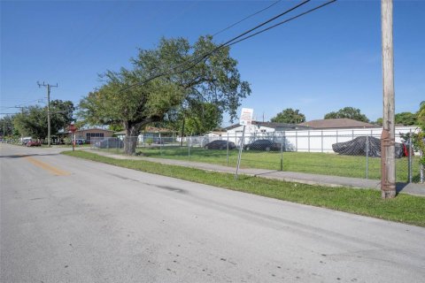 Terreno en venta en Miami Gardens, Florida № 1986662 - foto 8