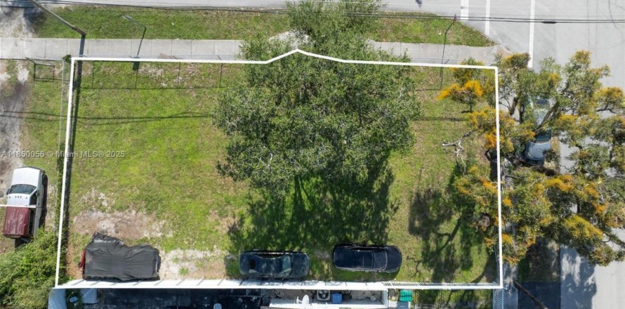 Terreno en Miami Gardens, Florida № 1986662