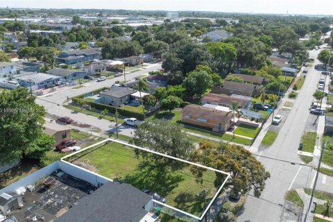 Terreno en venta en Miami Gardens, Florida № 1986662 - foto 5