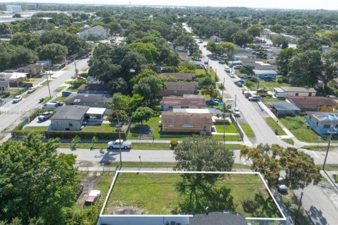Terreno en venta en Miami Gardens, Florida № 1986662 - foto 4
