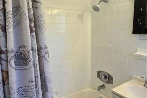 Снять в аренду виллу или дом в Форт-Лодердейл, Флорида 26.01м2, № 1845545 - фото 8