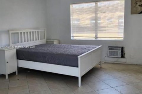 Снять в аренду виллу или дом в Форт-Лодердейл, Флорида 26.01м2, № 1845545 - фото 1