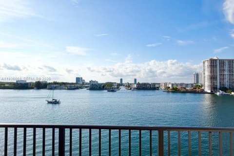 Condo in Sunny Isles Beach, Florida, 3 bedrooms  № 2002089