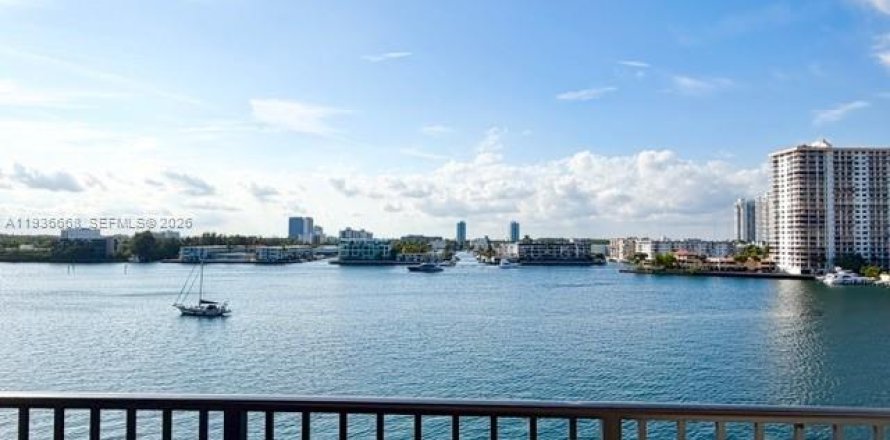 Condo in Sunny Isles Beach, Florida, 3 bedrooms  № 2002089