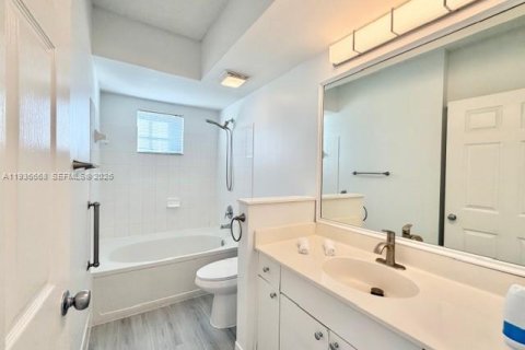 Condo in Sunny Isles Beach, Florida, 3 bedrooms  № 2002089 - photo 21