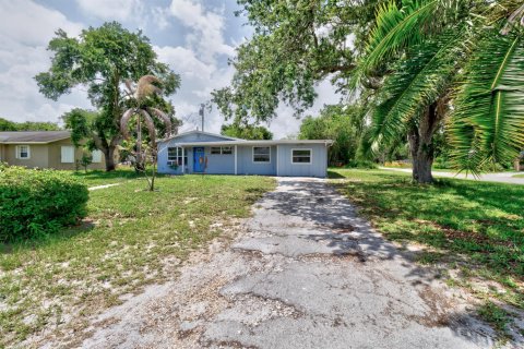 House in Vero Beach, Florida 3 bedrooms, 119.66 sq.m. № 2261809 - photo 2