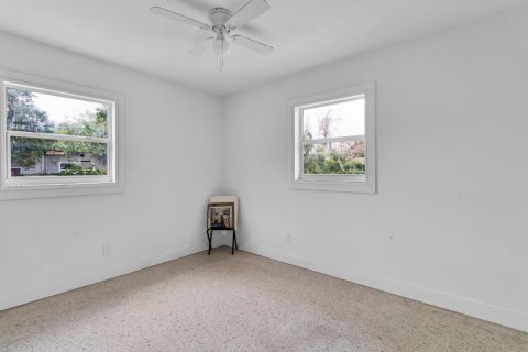 House in Vero Beach, Florida 3 bedrooms, 119.66 sq.m. № 2261809 - photo 17