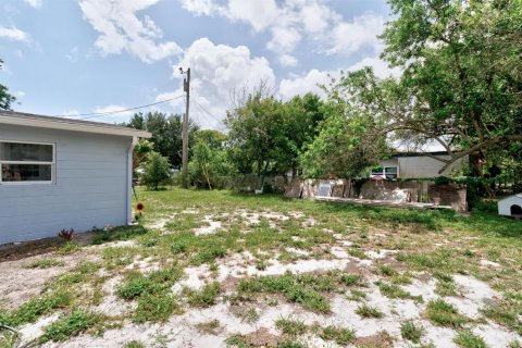House in Vero Beach, Florida 3 bedrooms, 119.66 sq.m. № 2261809 - photo 26