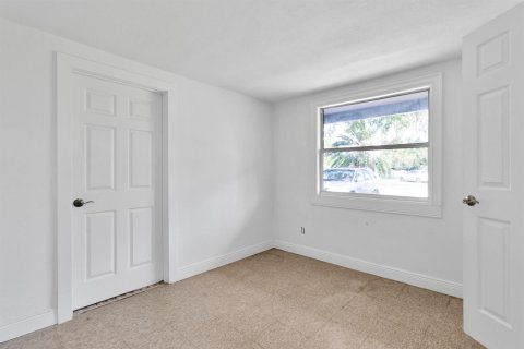 House in Vero Beach, Florida 3 bedrooms, 119.66 sq.m. № 2261809 - photo 16