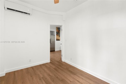 Condominio en venta en Miami Beach, Florida, 2 dormitorios, 67.82 m2 № 2031030 - foto 19