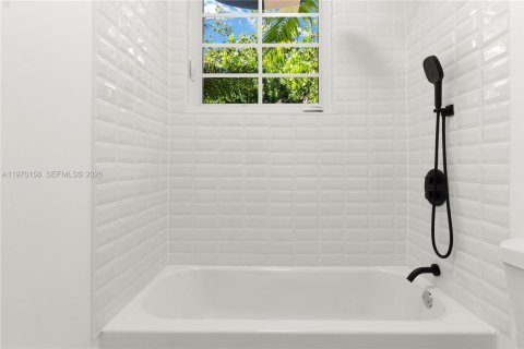 Condominio en venta en Miami Beach, Florida, 2 dormitorios, 67.82 m2 № 2031030 - foto 20