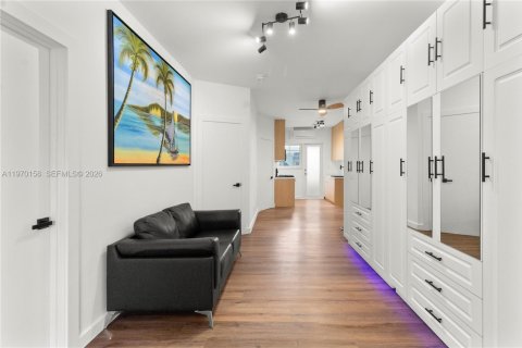 Condominio en venta en Miami Beach, Florida, 2 dormitorios, 67.82 m2 № 2031030 - foto 10