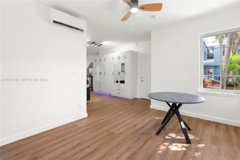 Condominio en venta en Miami Beach, Florida, 2 dormitorios, 67.82 m2 № 2031030 - foto 5