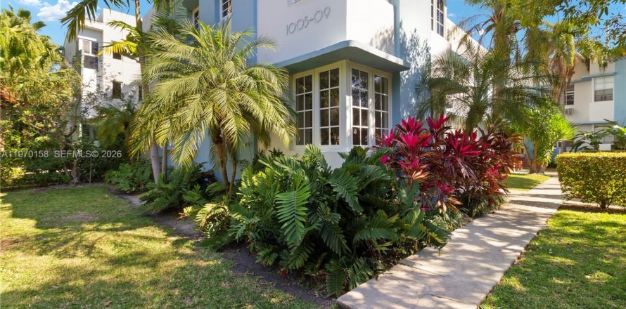 Condominio en Miami Beach, Florida, 2 dormitorios № 2031030