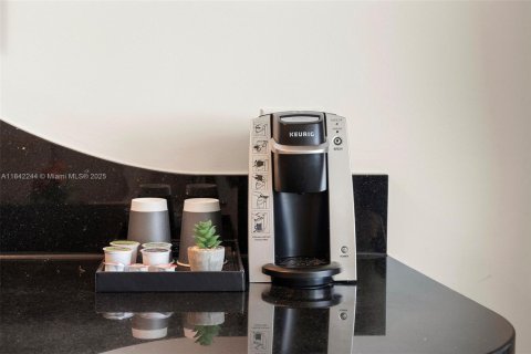 Condo in Miami Beach, Florida  № 2037533 - photo 20