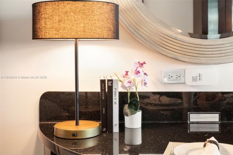Condo in Miami Beach, Florida  № 2037533 - photo 19