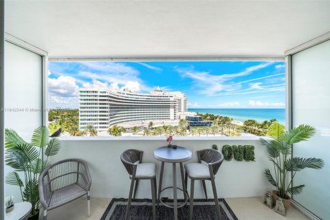 Condo in Miami Beach, Florida  № 2037533 - photo 22