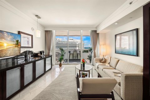 Condo in Miami Beach, Florida  № 2037533 - photo 6