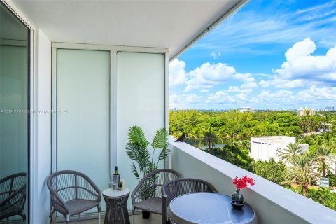 Condo in Miami Beach, Florida  № 2037533 - photo 23