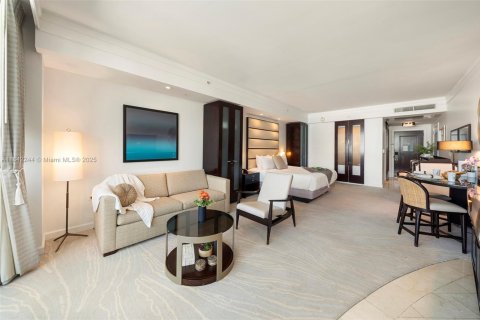 Condo in Miami Beach, Florida  № 2037533 - photo 12