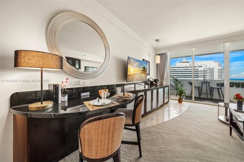 Condo in Miami Beach, Florida  № 2037533 - photo 14