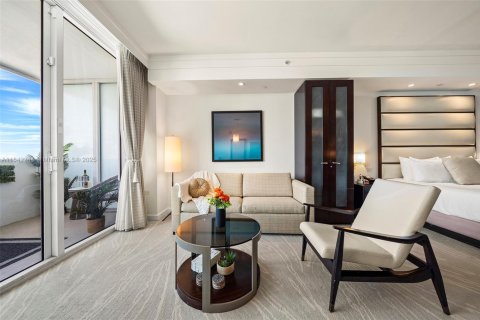 Condo in Miami Beach, Florida  № 2037533 - photo 8