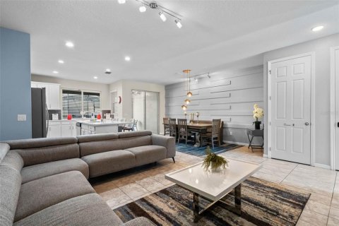 Adosado en venta en Kissimmee, Florida, 4 dormitorios, 194.17 m2 № 1614570 - foto 3