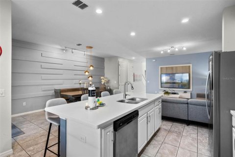 Adosado en venta en Kissimmee, Florida, 4 dormitorios, 194.17 m2 № 1614570 - foto 11