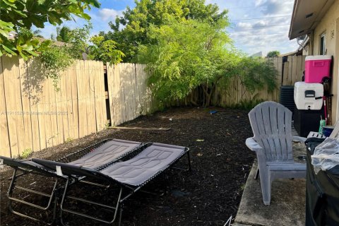 Villa ou maison à vendre à Miami Gardens, Floride: 4 chambres, 120.96 m2 № 1969201 - photo 11