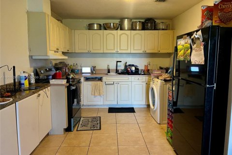 Villa ou maison à vendre à Miami Gardens, Floride: 4 chambres, 120.96 m2 № 1969201 - photo 3