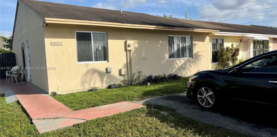 Villa ou maison à Miami Gardens, Floride 4 chambres, 120.96 m2 № 1969201