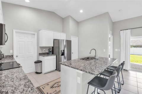 House in Cape Coral, Florida 4 bedrooms, 170.01 sq.m. № 1449564 - photo 11