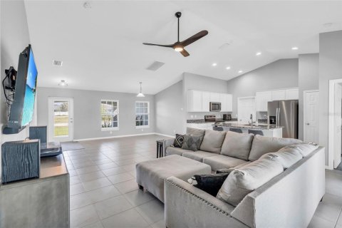 House in Cape Coral, Florida 4 bedrooms, 170.01 sq.m. № 1449564 - photo 6