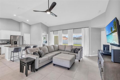 House in Cape Coral, Florida 4 bedrooms, 170.01 sq.m. № 1449564 - photo 10
