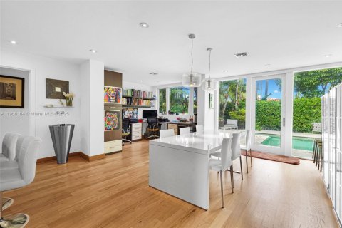 Villa ou maison à vendre à Bal Harbour, Floride: 5 chambres, 424.19 m2 № 1967856 - photo 4