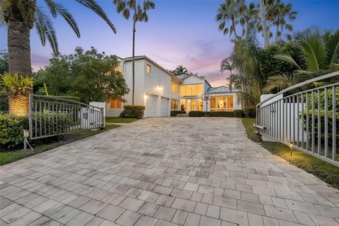 Villa ou maison à vendre à Bal Harbour, Floride: 5 chambres, 424.19 m2 № 1967856 - photo 5