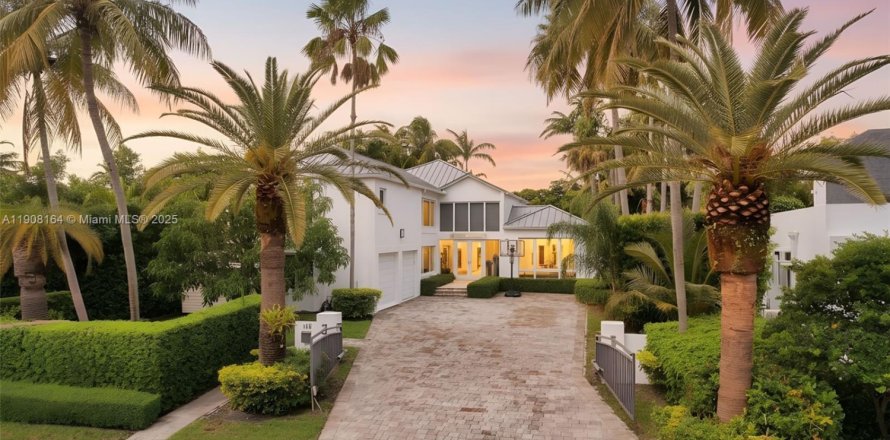 Villa ou maison à Bal Harbour, Floride 5 chambres, 424.19 m2 № 1967856